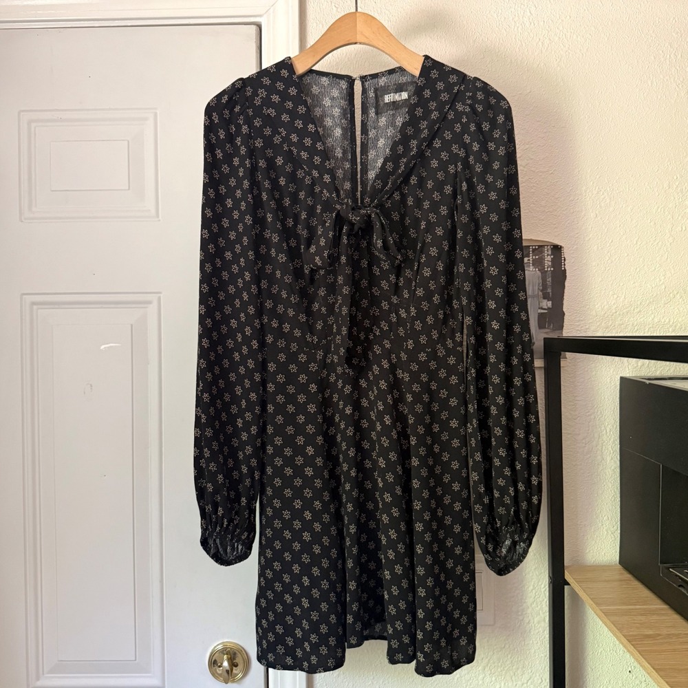 REFORMATION Navy white floral puff tie front long sleeve mini dress